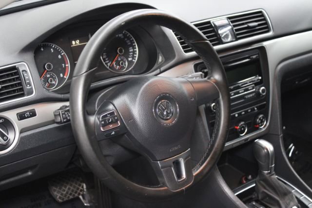 Used 2015 Volkswagen Passat 1.8T Wolfsburg Edition image 11