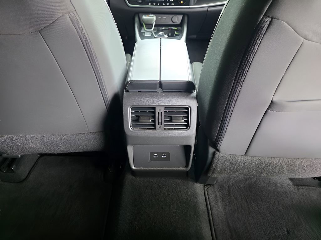 Used 2024 Nissan Rogue SV AWD/4WD image 9