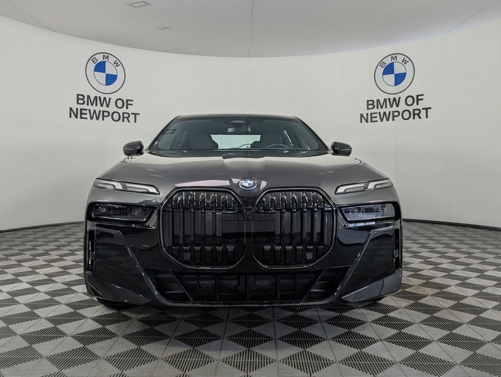 Used 2026 BMW i7 xDrive60 w/ Premium Package AWD/4WD image 4