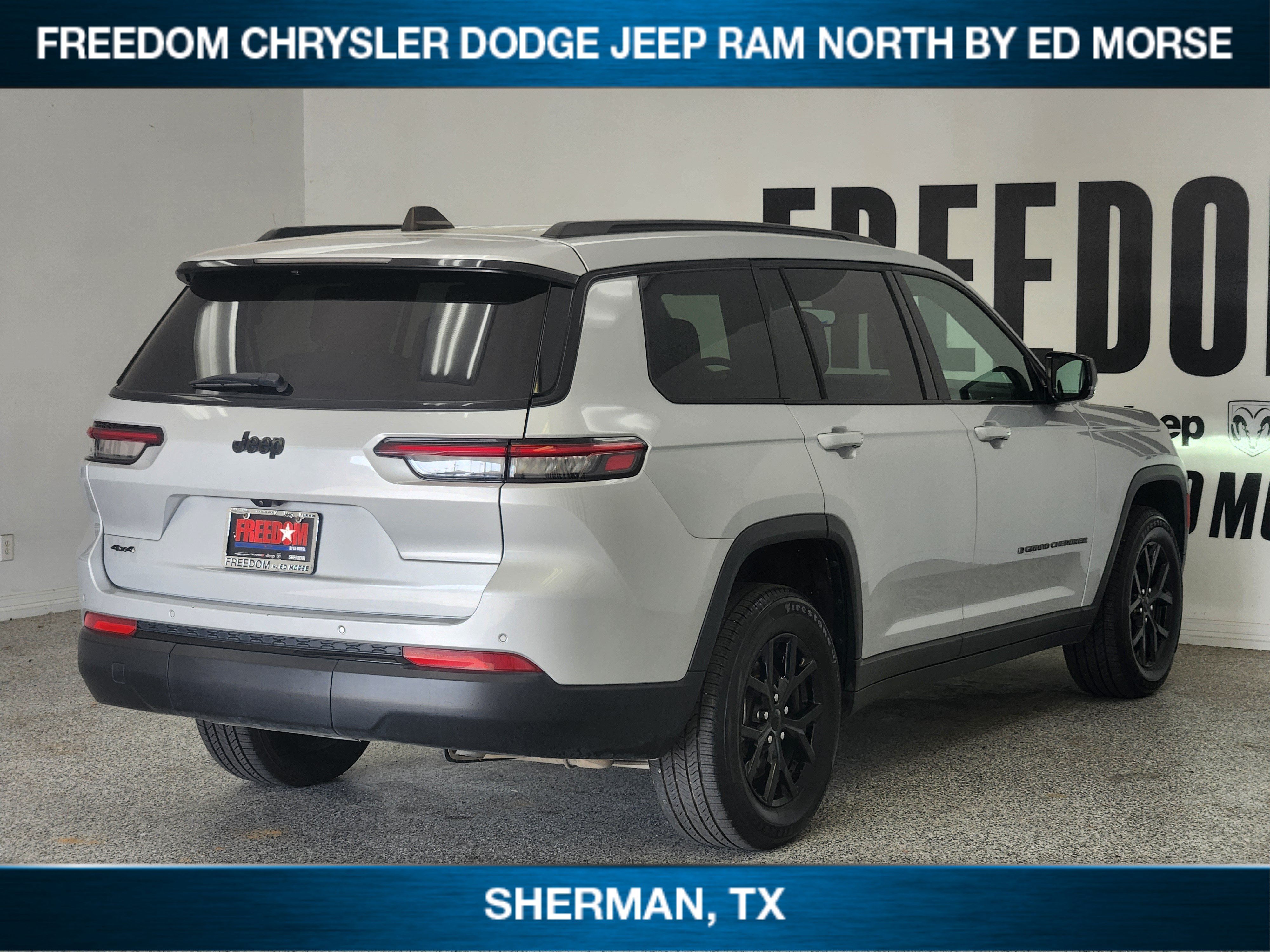 Used 2024 Jeep Grand Cherokee L Laredo AWD/4WD image 4