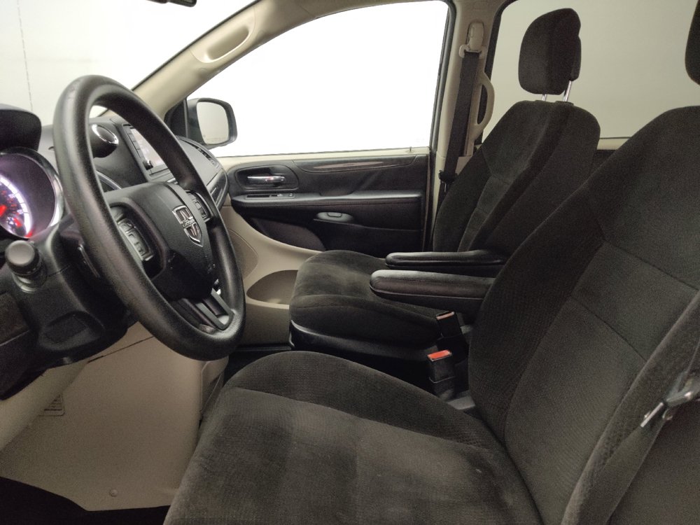 Used 2018 Dodge Grand Caravan SE w/ UConnect Hands-Free Group FWD image 17