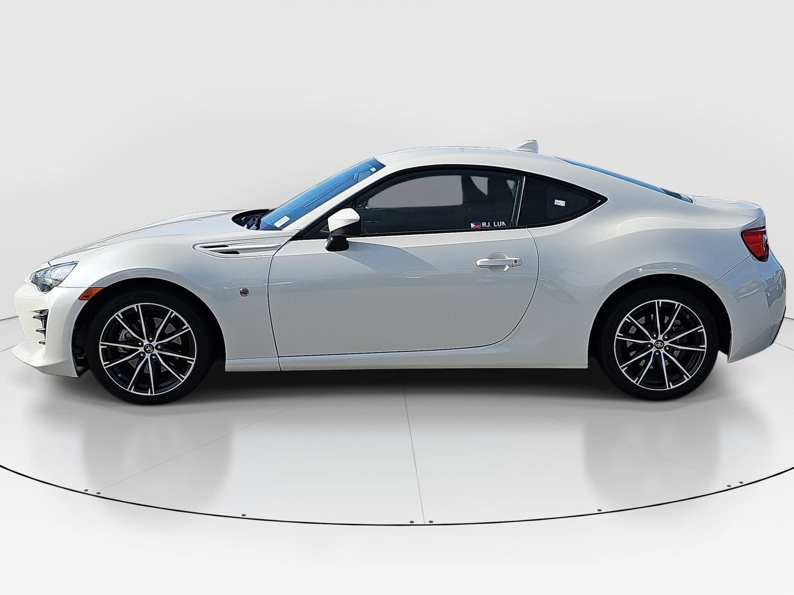 Used 2020 Toyota 86 RWD image 8