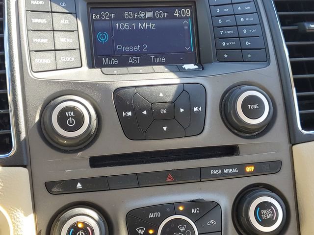 Used 2014 Ford Taurus SEL image 21