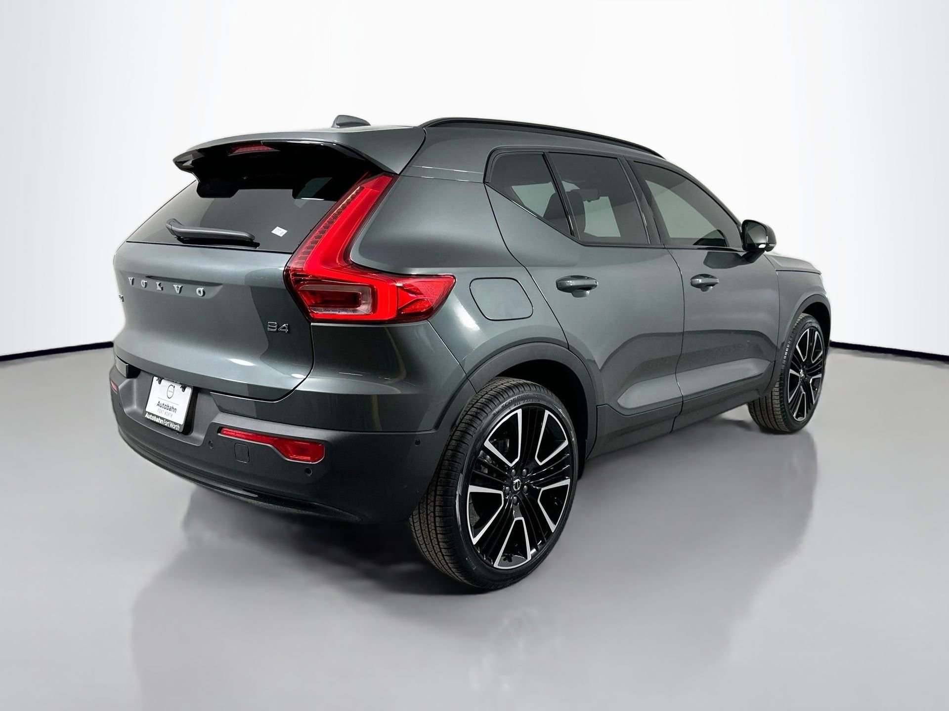 New 2026 Volvo XC40 B4 Plus w/ Climate Package image 5