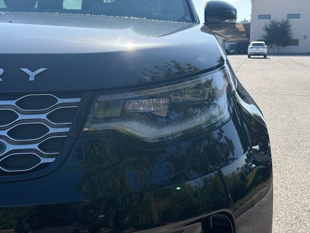 Used 2025 Land Rover Discovery Metropolitan Edition AWD/4WD image 9