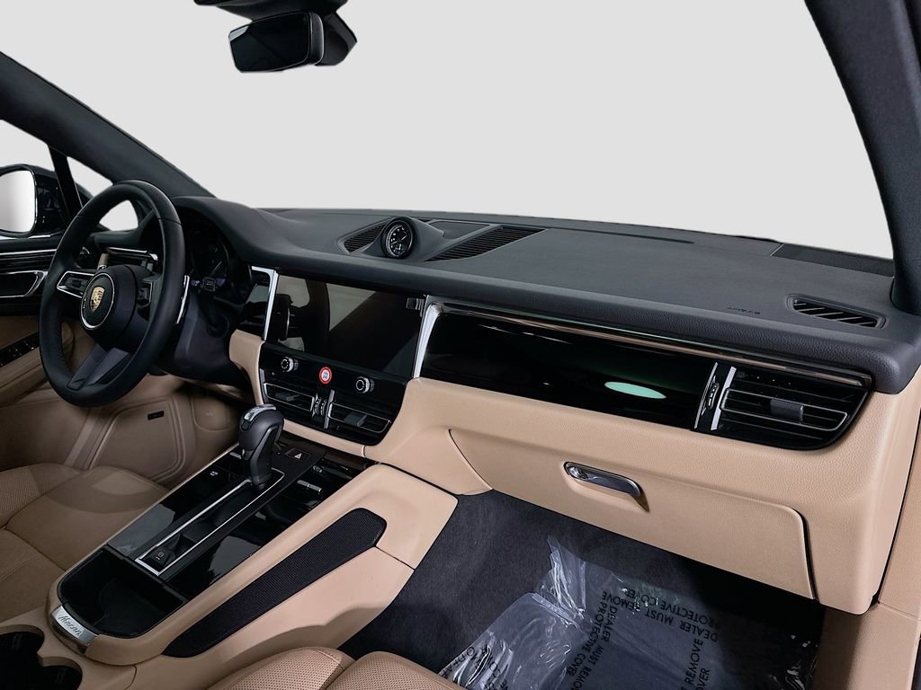 Used 2025 Porsche Macan image 32