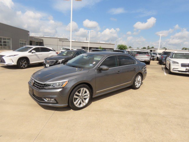 Used 2017 Volkswagen Passat 1.8T SEL Premium FWD image 2