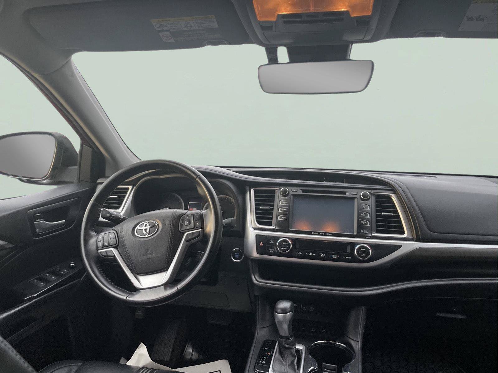 Used 2018 Toyota Highlander XLE AWD/4WD image 24
