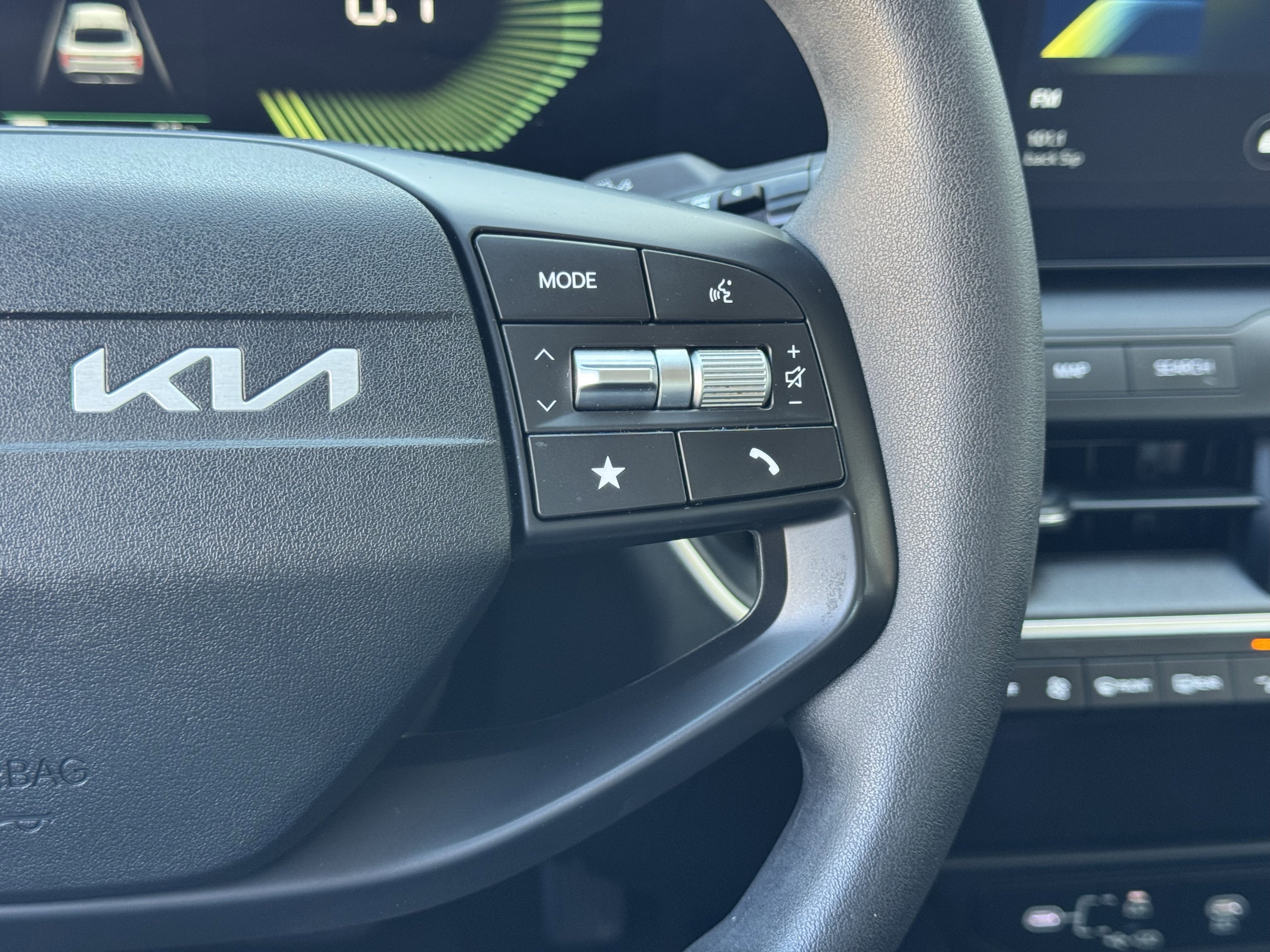 Used 2025 Kia K4 FWD image 32