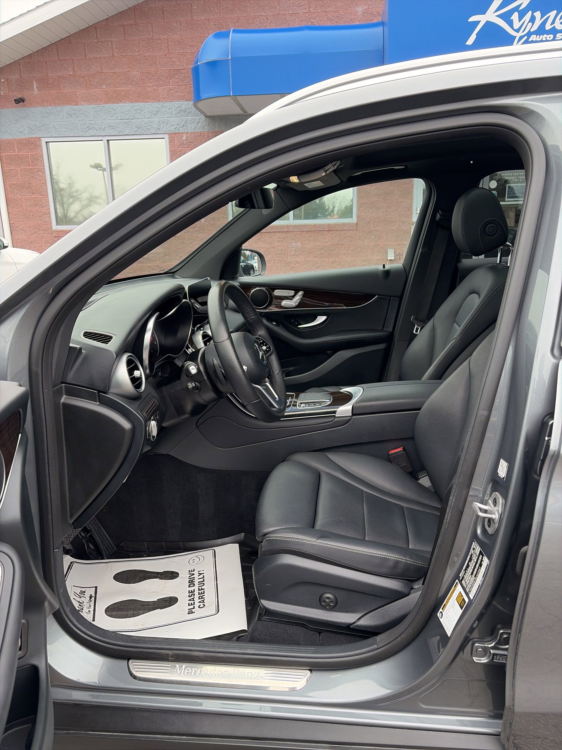 Used 2022 Mercedes-Benz GLC 300 4MATIC image 11