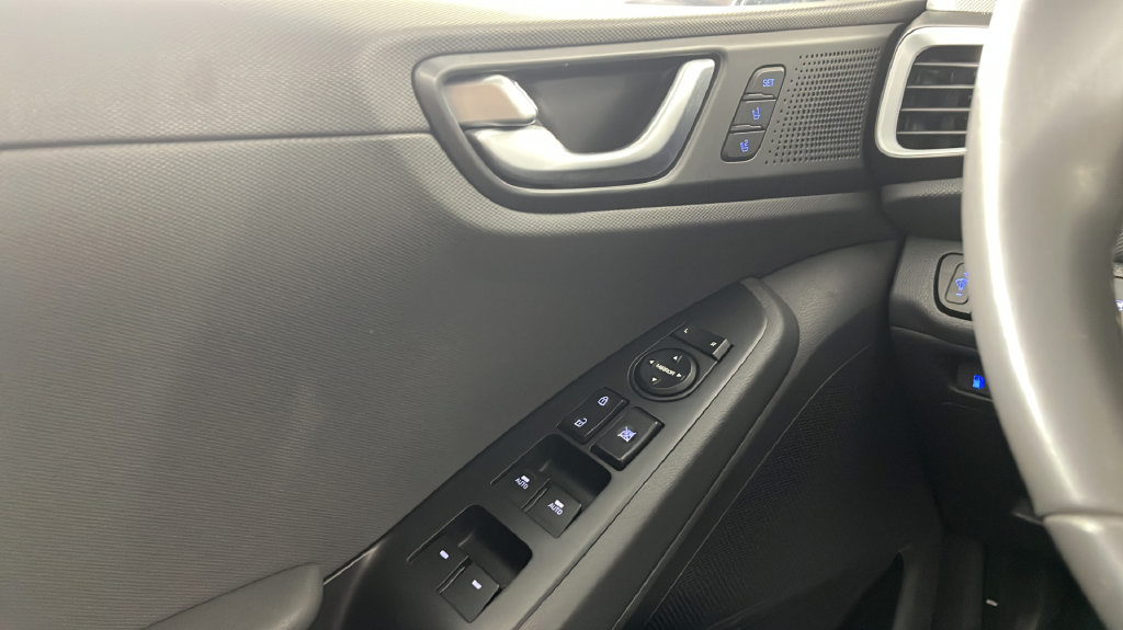 Used 2018 Hyundai Ioniq Limited FWD image 27