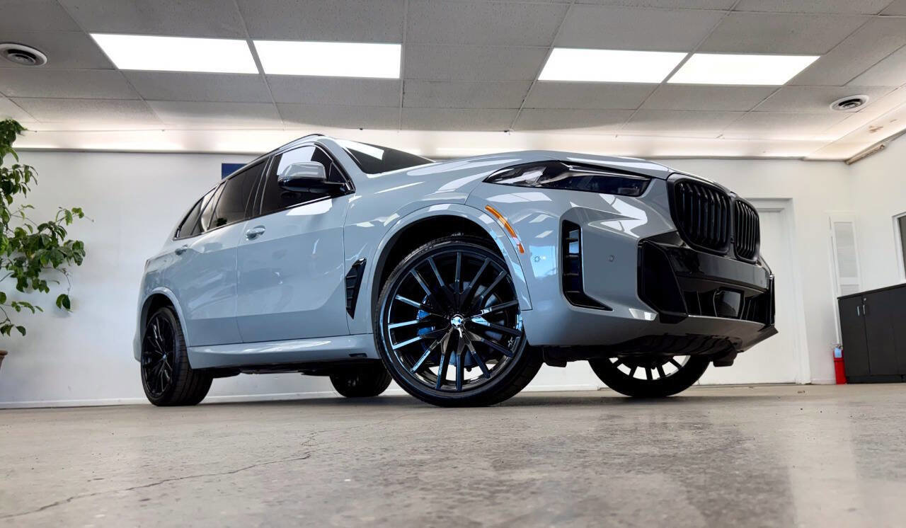 Used 2025 BMW X5 xDrive40i w/ M Sport Package image 3