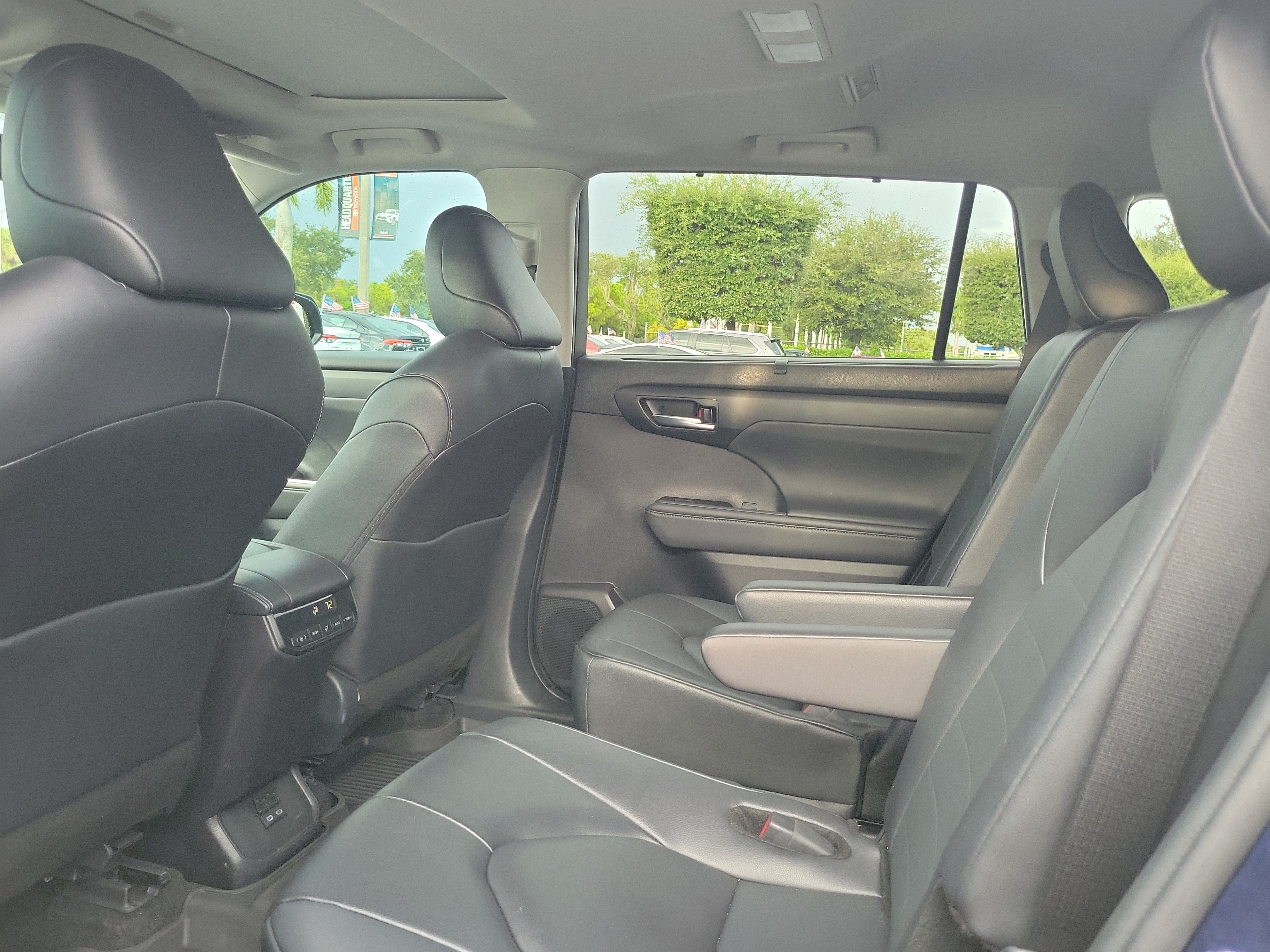 Used 2026 Toyota Highlander XLE AWD/4WD image 18
