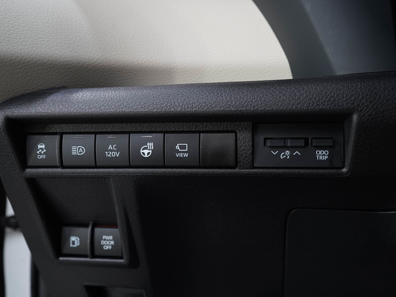 Used 2025 Toyota Sienna Platinum AWD/4WD image 30