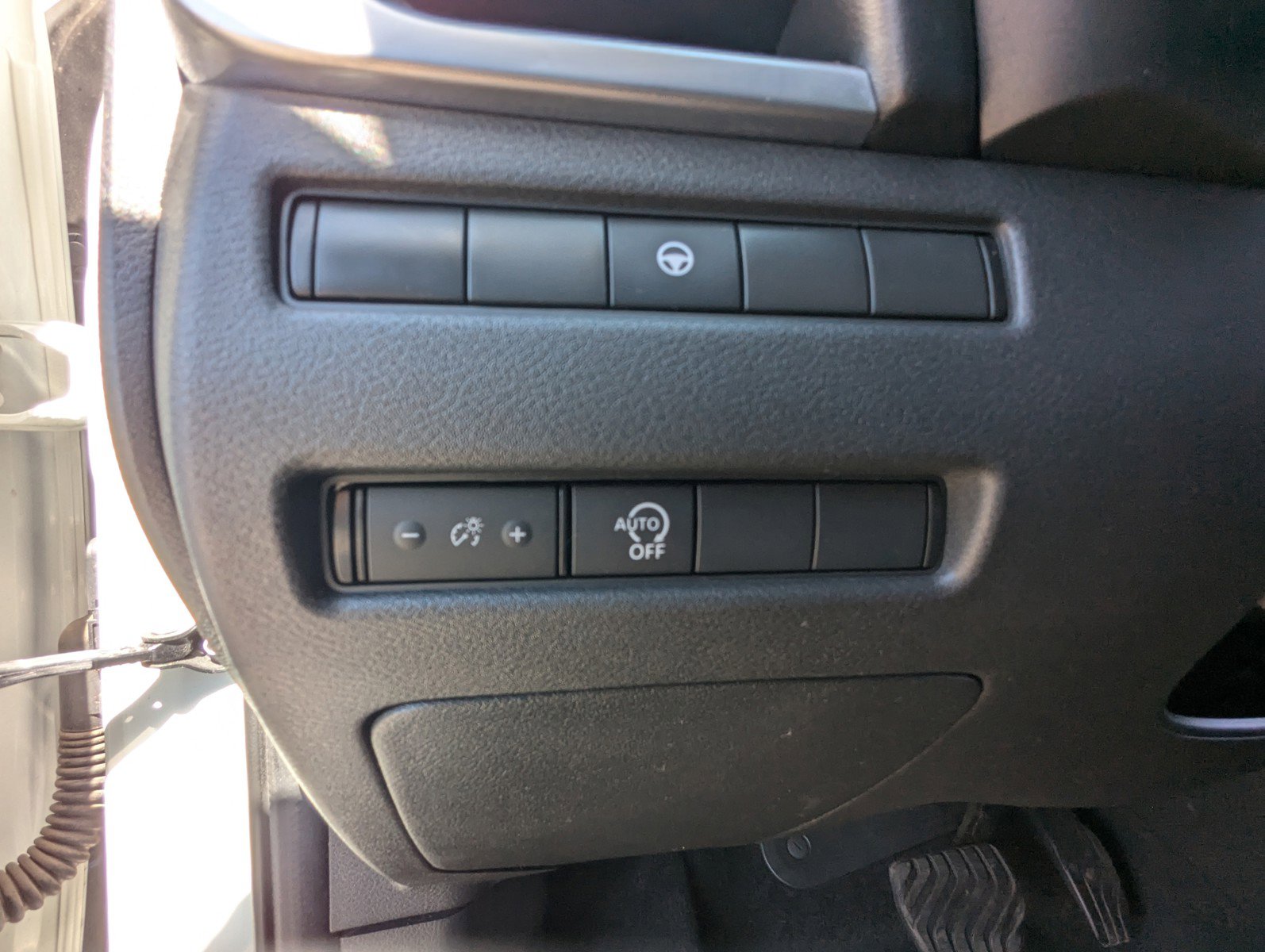 Used 2023 Nissan Rogue SV image 32