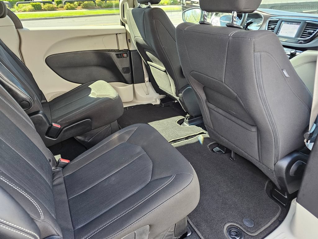 Used 2022 Chrysler Voyager LX FWD image 15