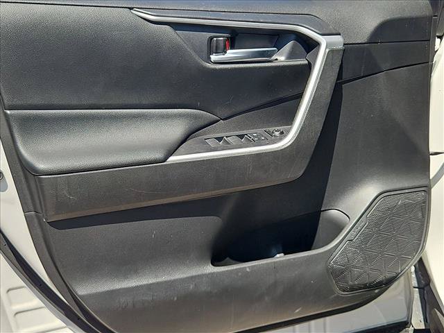 Used 2020 Toyota RAV4 XLE Premium FWD image 11