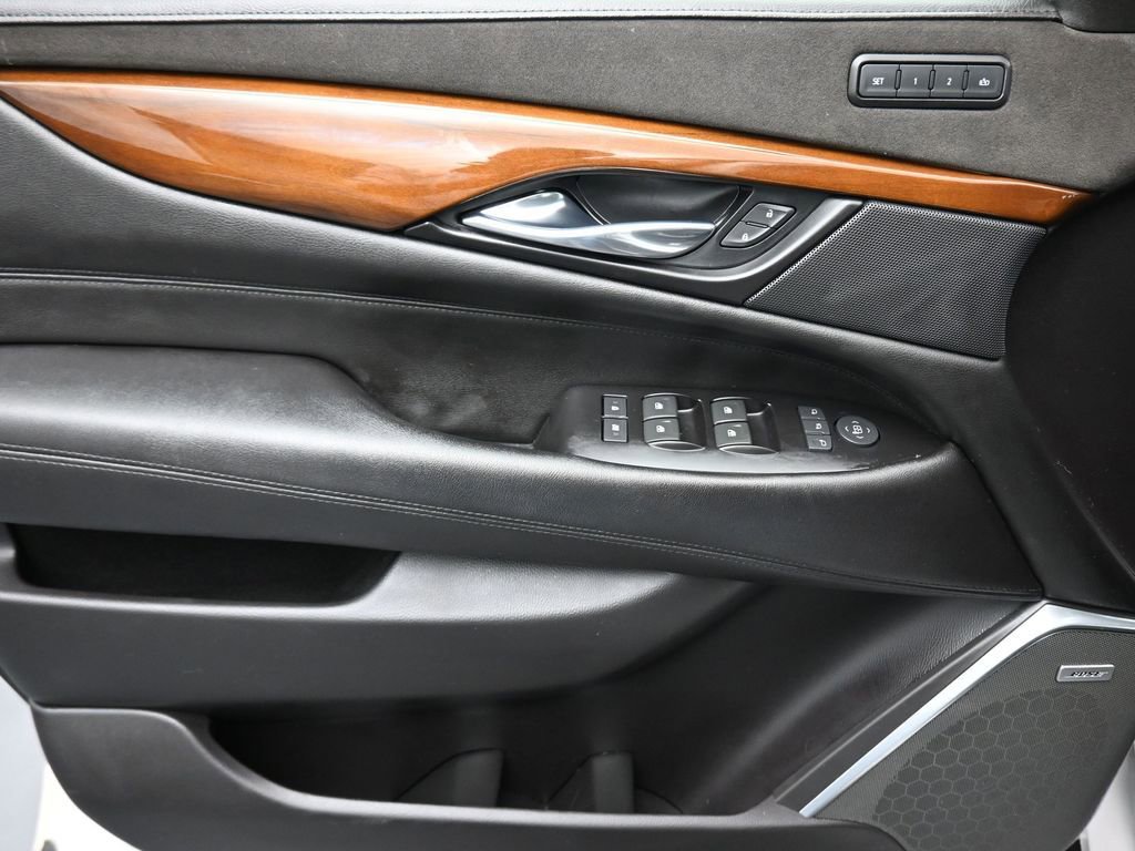 Used 2020 Cadillac Escalade Premium Luxury image 10