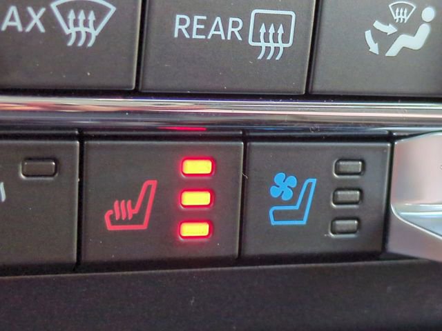 New 2026 Ford F250 Lariat w/ Black Appearance Package image 26