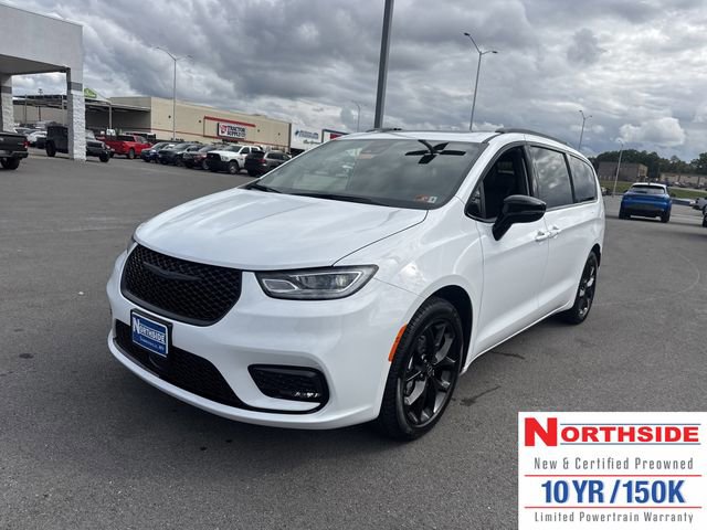 New 2026 Chrysler Pacifica Limited w/ Uconnect Theater Family Group FWD 360° Tour