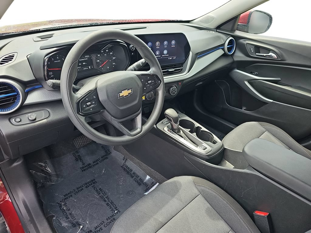 Used 2024 Chevrolet Trax LS w/ LS Convenience Package FWD image 16