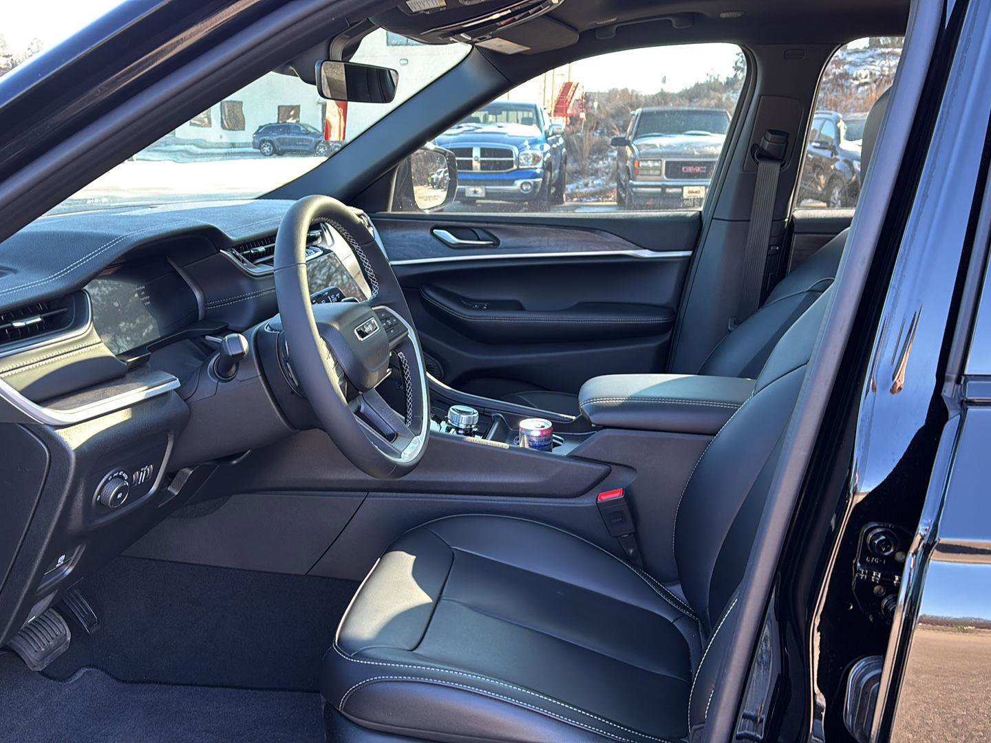 Used 2025 Jeep Grand Cherokee L Limited w/ Black Appearance Package image 10