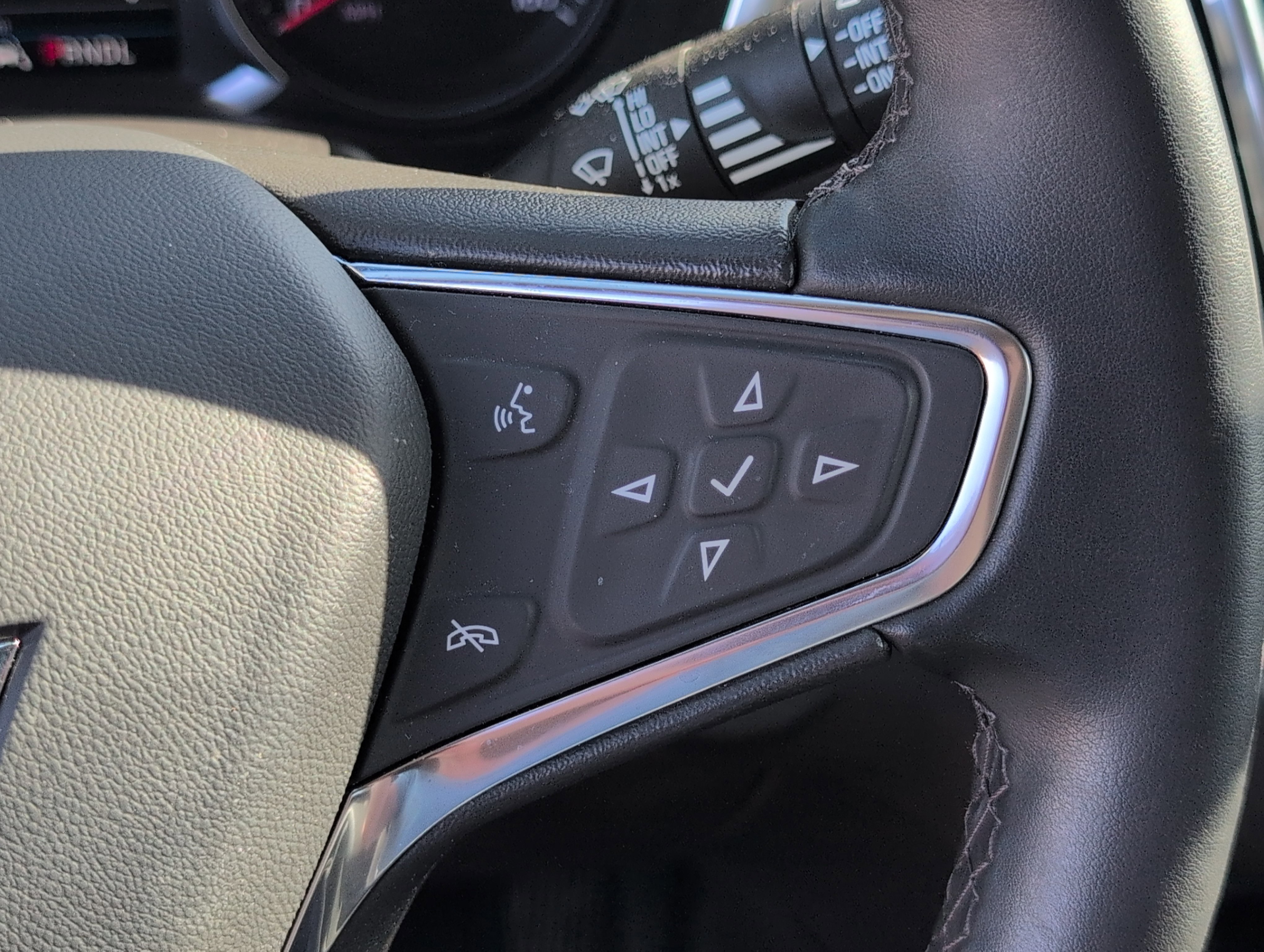 Certified 2024 Chevrolet Equinox LT w/ LPO, Floor Liner Package FWD image 25