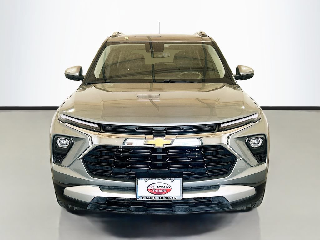 Used 2025 Chevrolet TrailBlazer LT w/ Driver Confidence Package FWD image 2