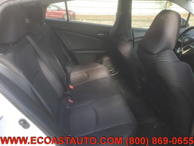 Used 2017 Toyota Prius Three image 11