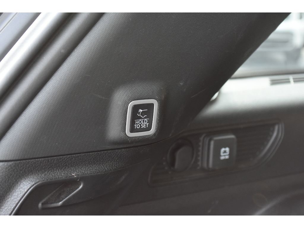 Used 2023 Jeep Grand Cherokee Limited image 14