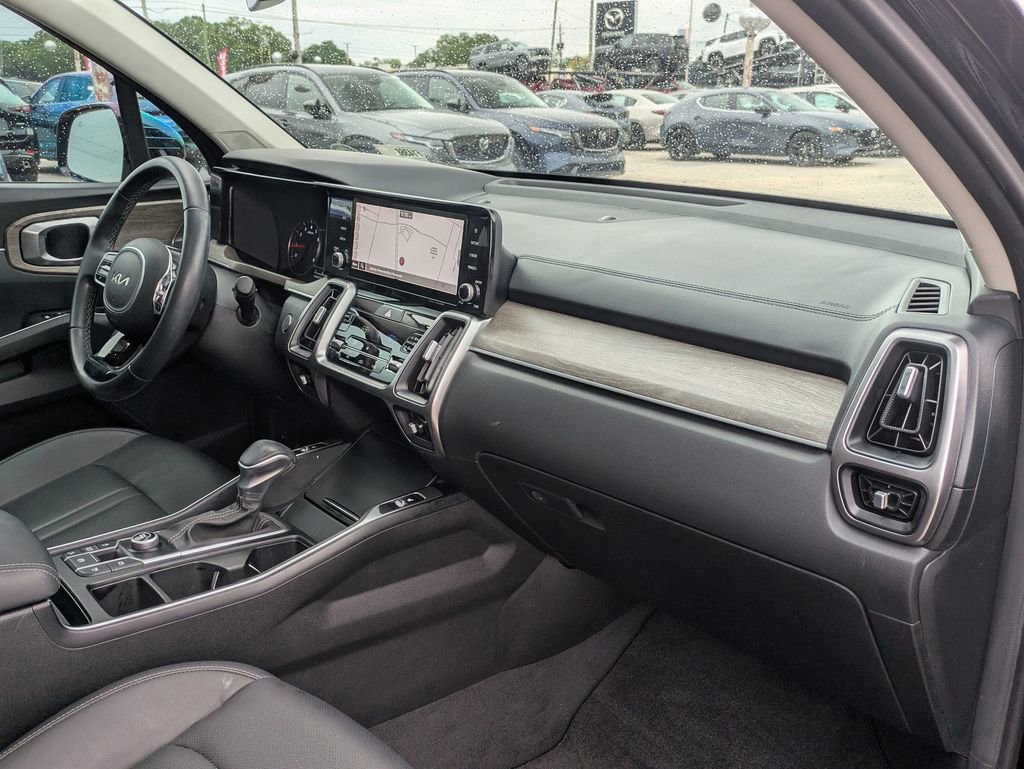 Used 2023 Kia Sorento EX w/ Panoramic Sunroof Package FWD image 30