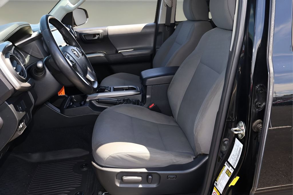 Used 2020 Toyota Tacoma SR5 RWD image 11