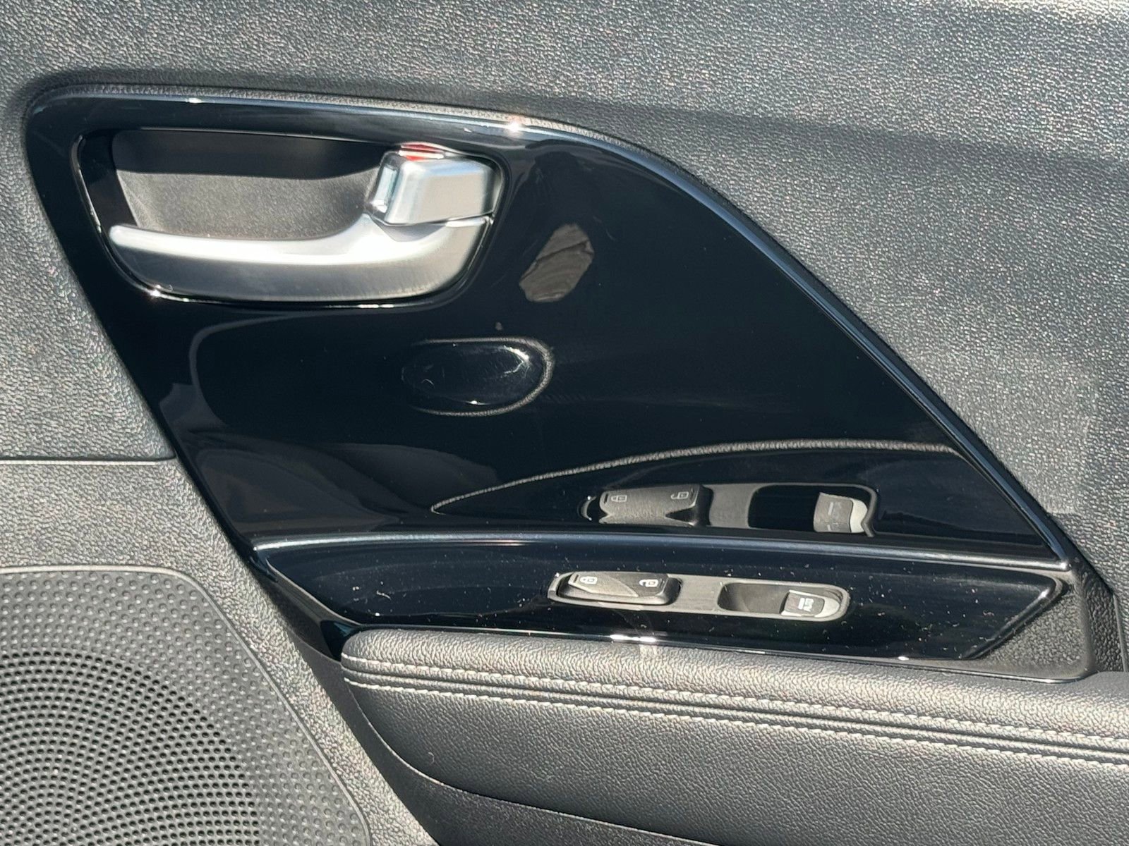 Used 2022 Kia Niro EX image 8