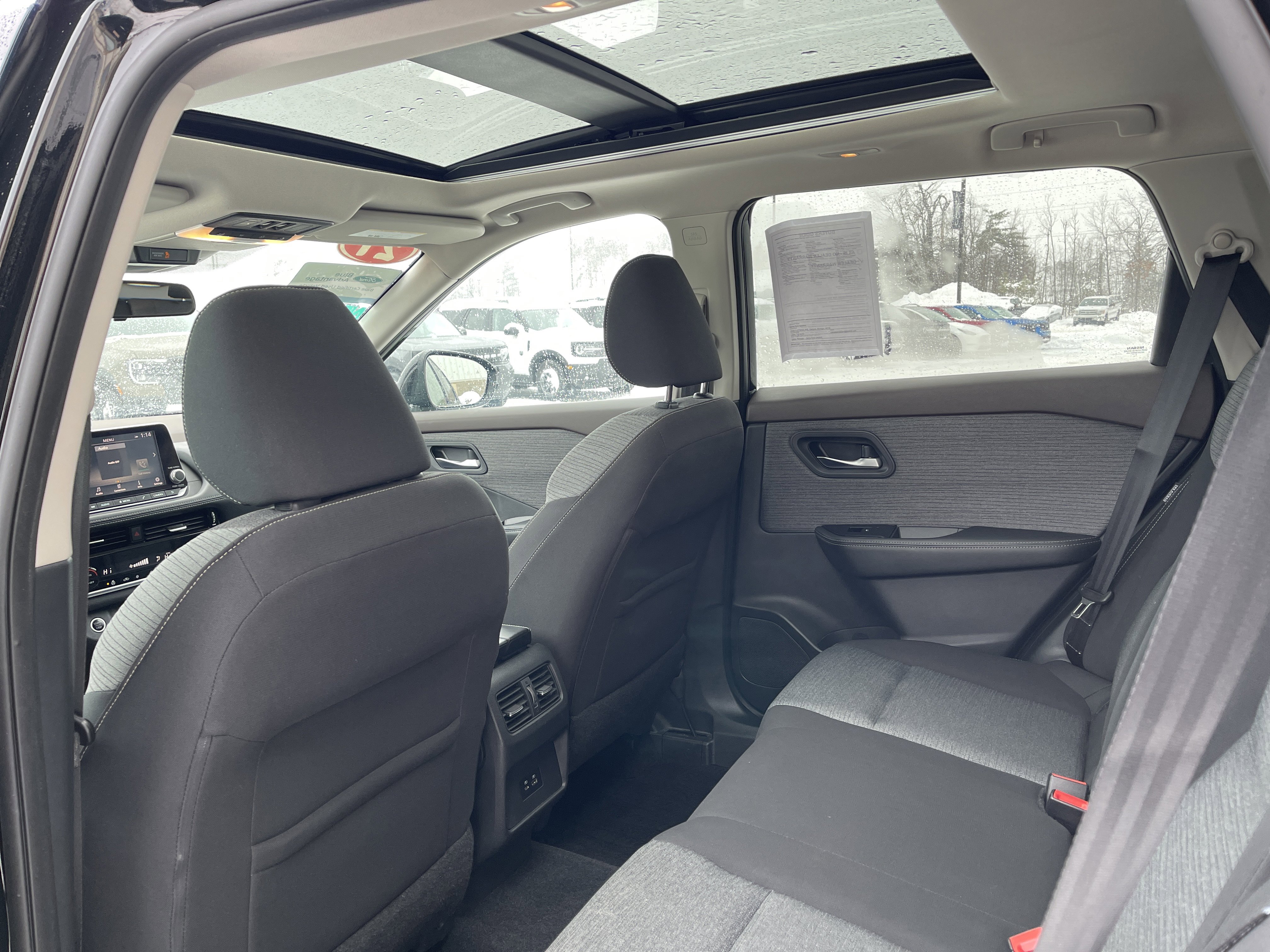 Used 2021 Nissan Rogue SV image 11