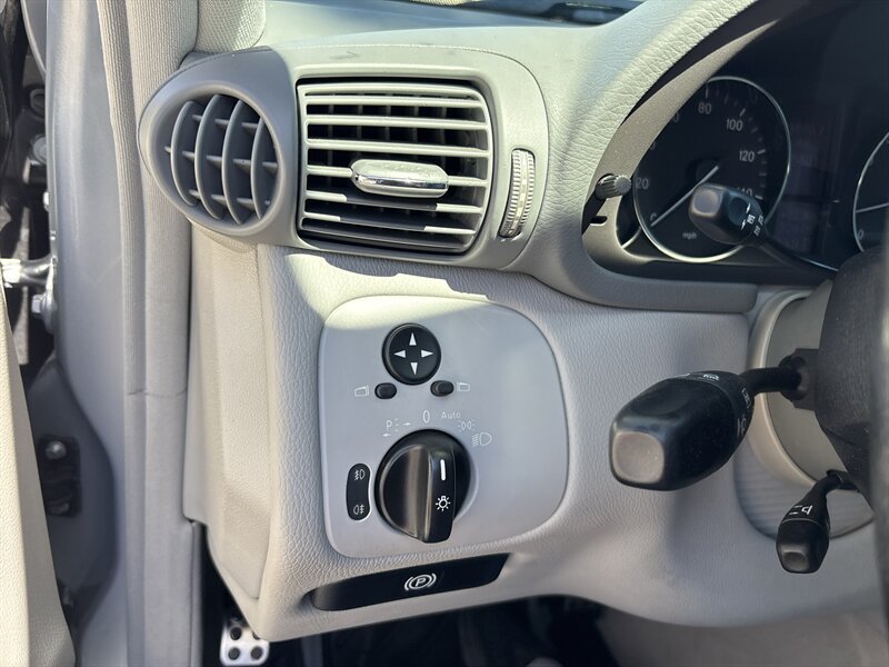 Used 2006 Mercedes-Benz C 350 Sedan image 39