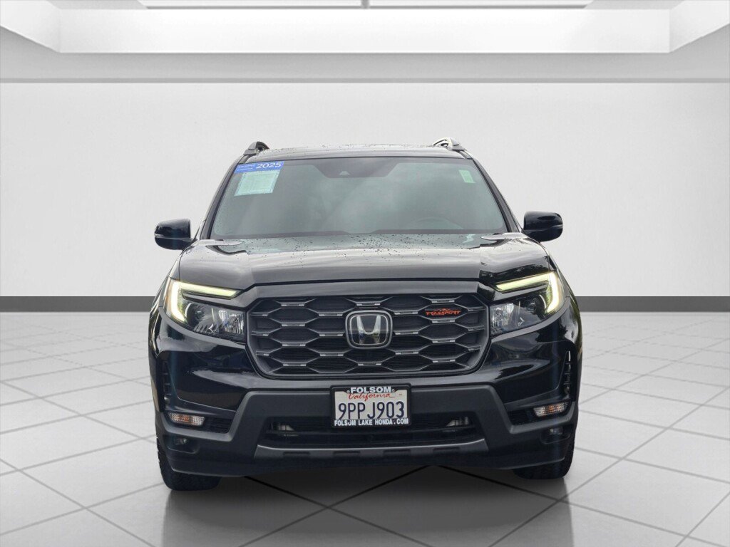 Certified 2025 Honda Passport TrailSport image 2