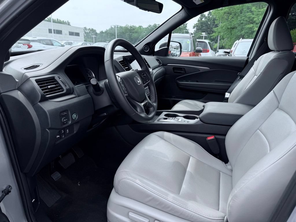 Used 2025 Honda Passport EX-L image 21