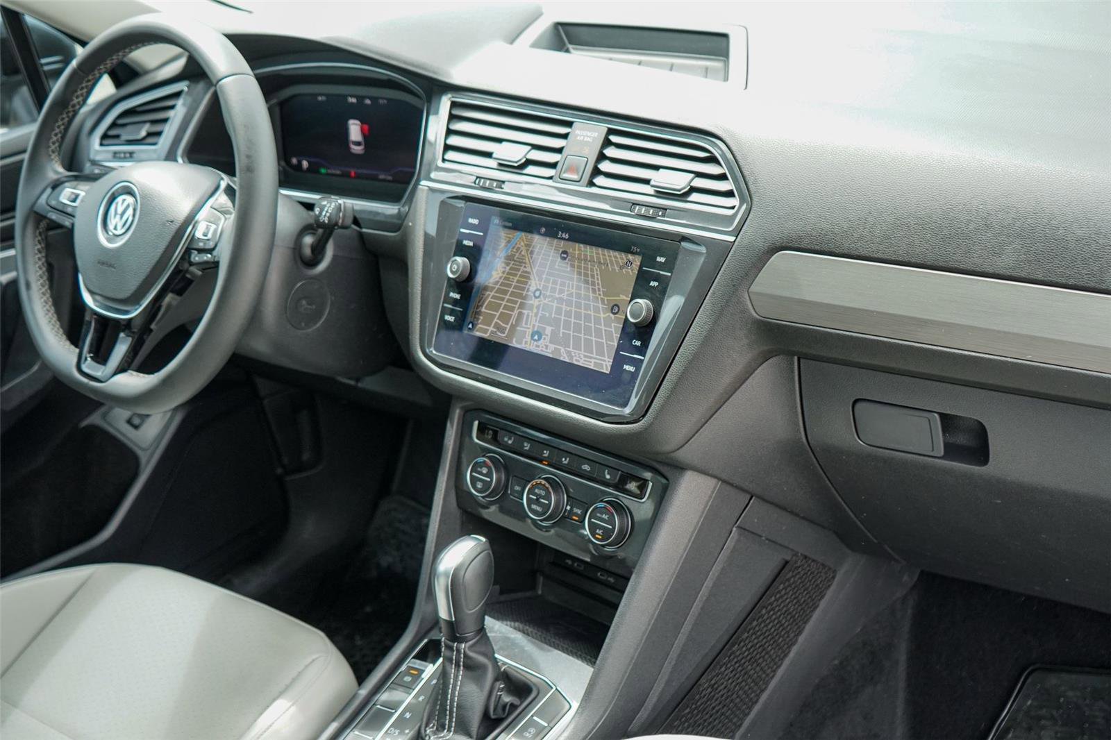 Used 2021 Volkswagen Tiguan SEL image 29