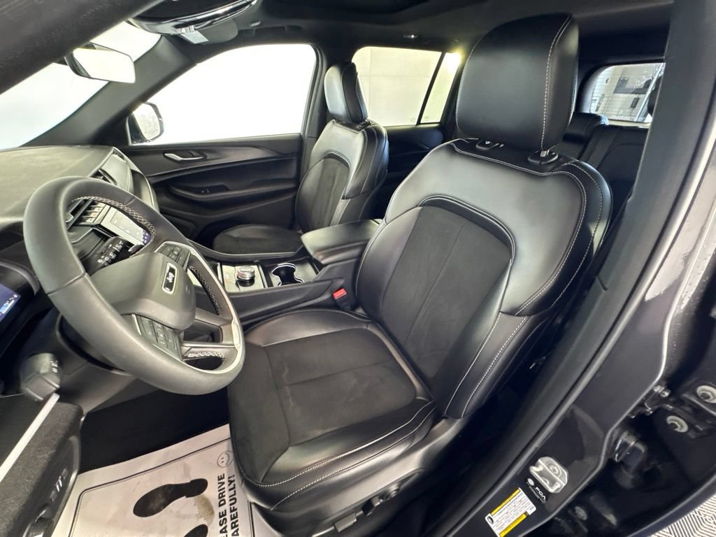 Certified 2025 Jeep Grand Cherokee Altitude AWD/4WD image 30