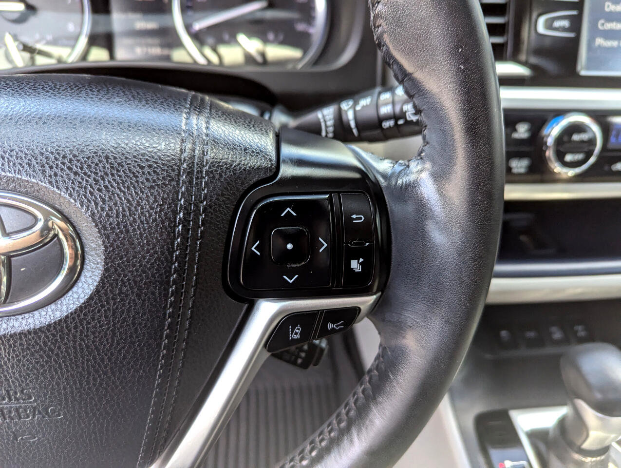 Used 2018 Toyota Highlander XLE image 17