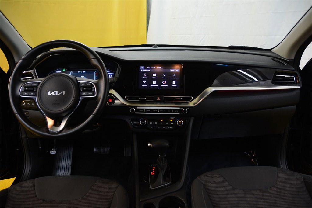 Used 2022 Kia Niro LXS w/ Digital Cluster Package image 2