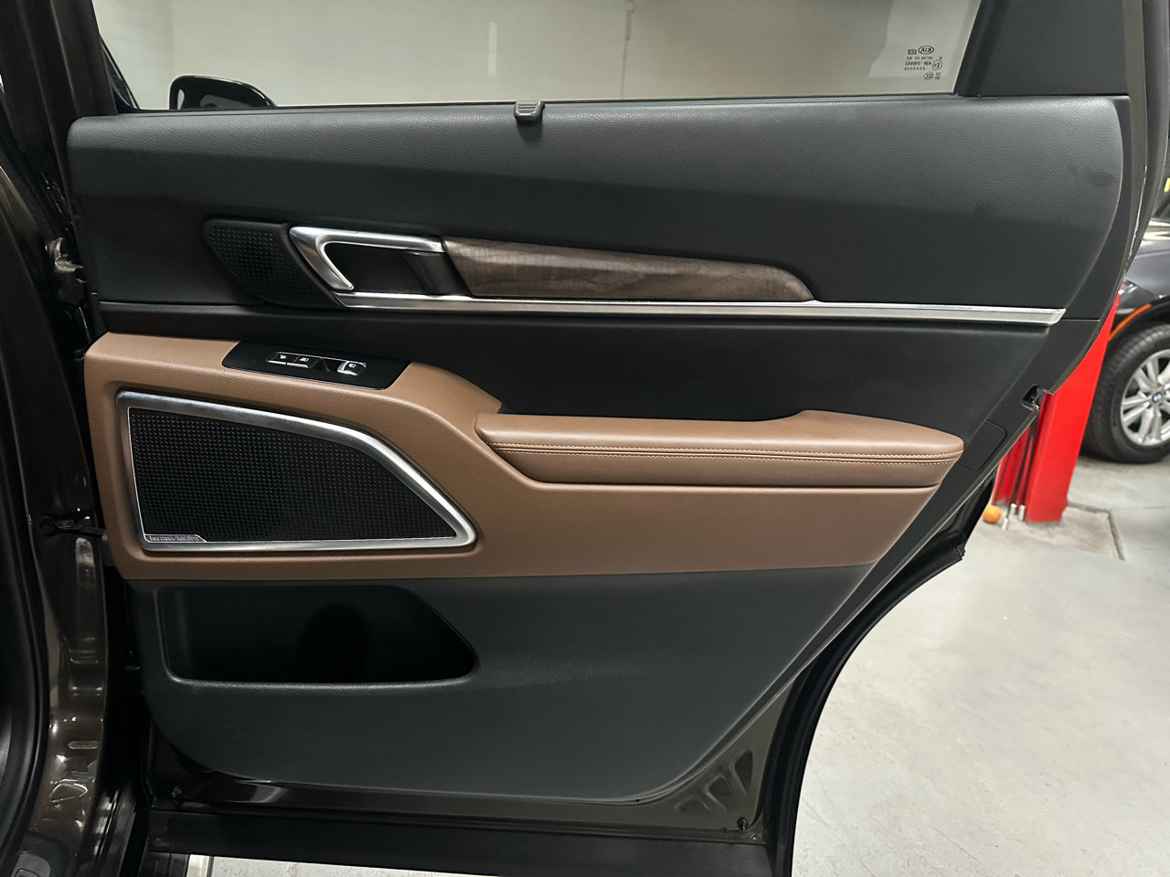 Used 2020 Kia Telluride SX w/ SX Prestige Package image 10