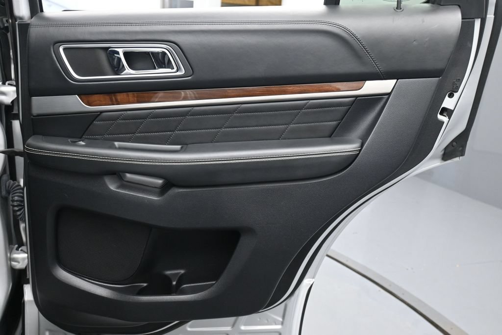 Used 2017 Ford Explorer Platinum AWD/4WD image 24