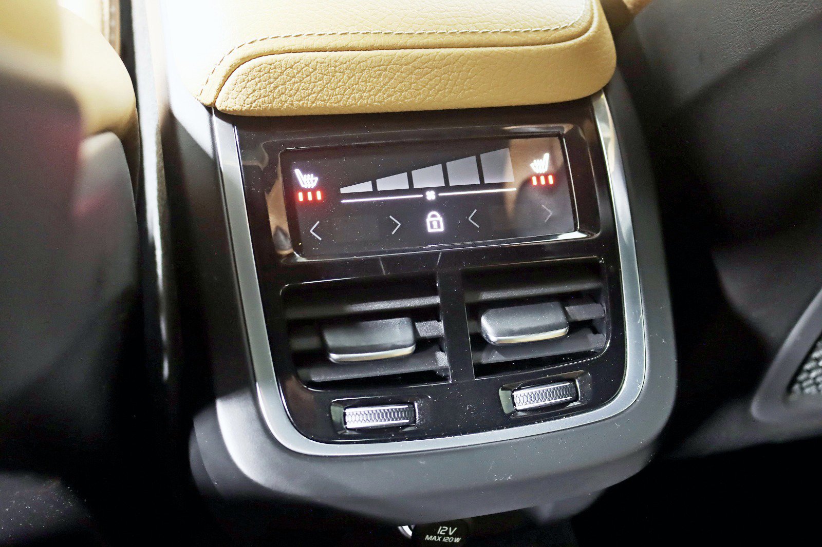 Used 2020 Volvo V60 T5 Cross Country image 25