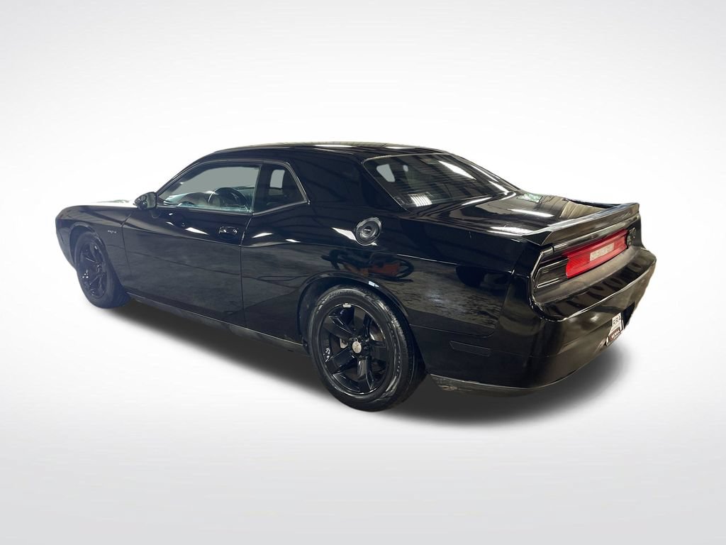 Used 2013 Dodge Challenger SXT RWD image 3