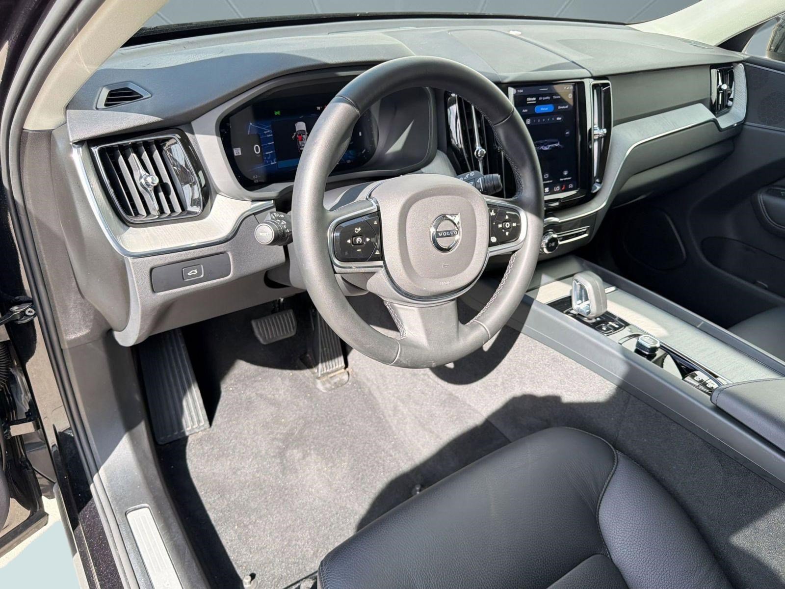 Certified 2025 Volvo XC60 B5 Plus image 4