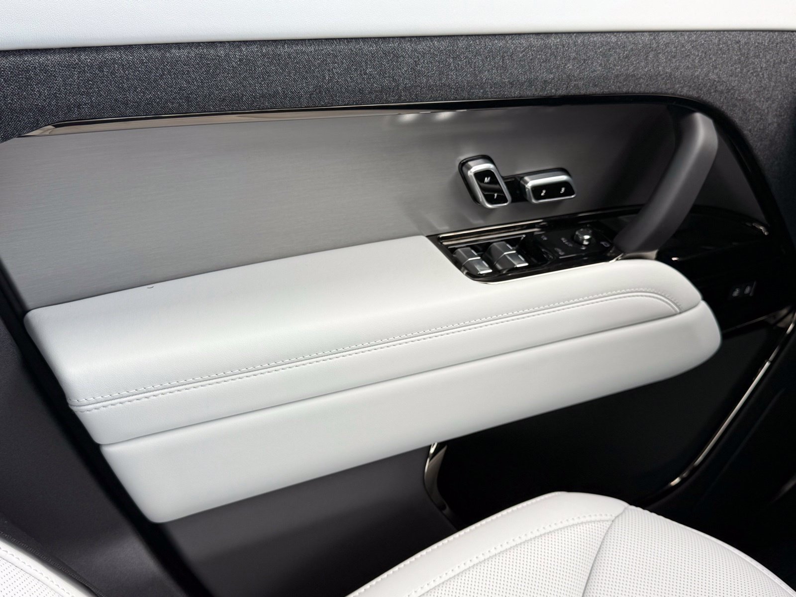 New 2026 Land Rover Range Rover Sport SE AWD/4WD image 33