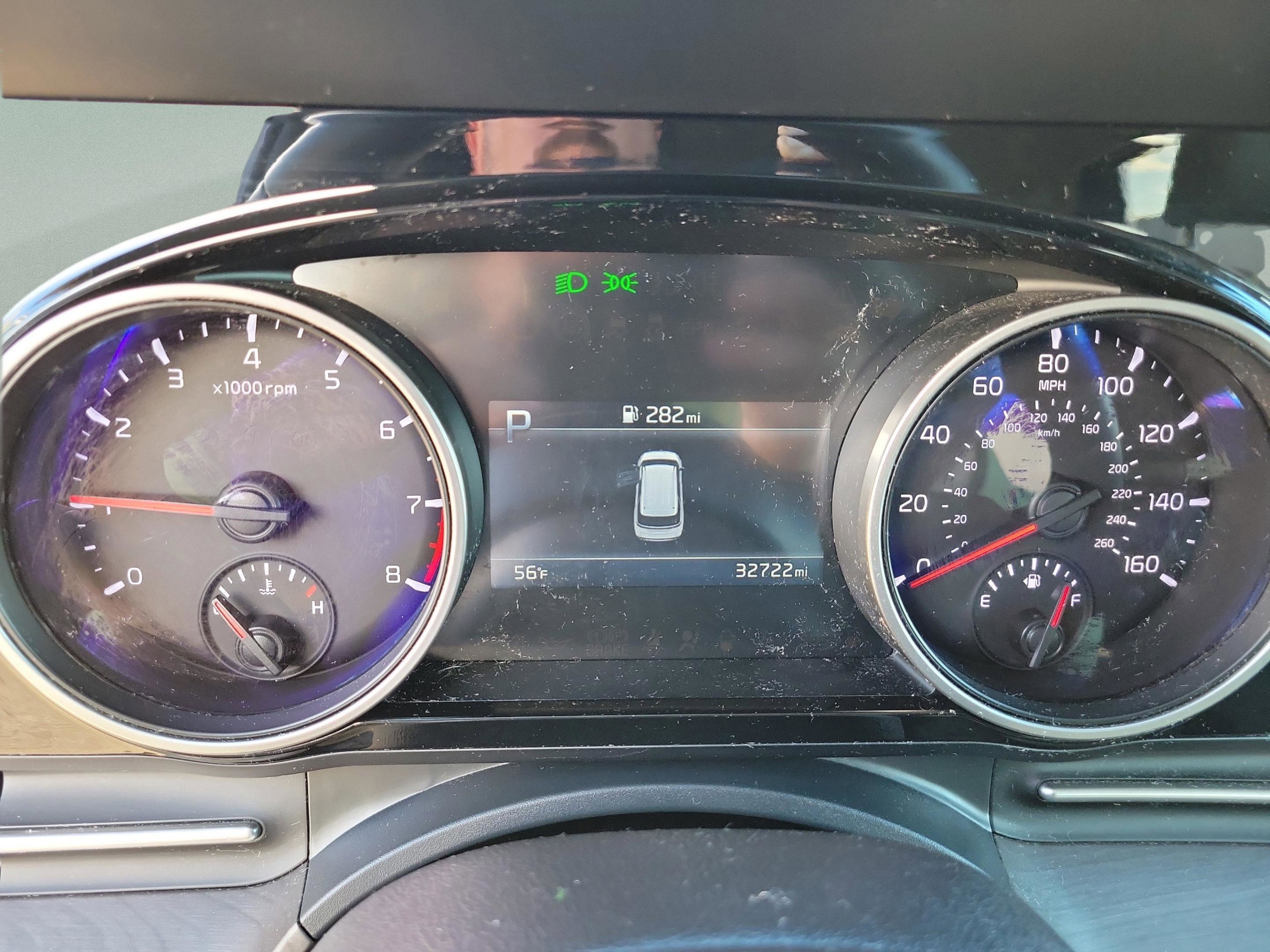 Used 2024 Kia Carnival EX image 37