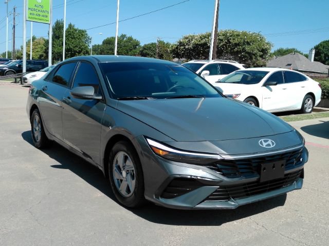 Used 2026 Hyundai Elantra SE FWD image 4