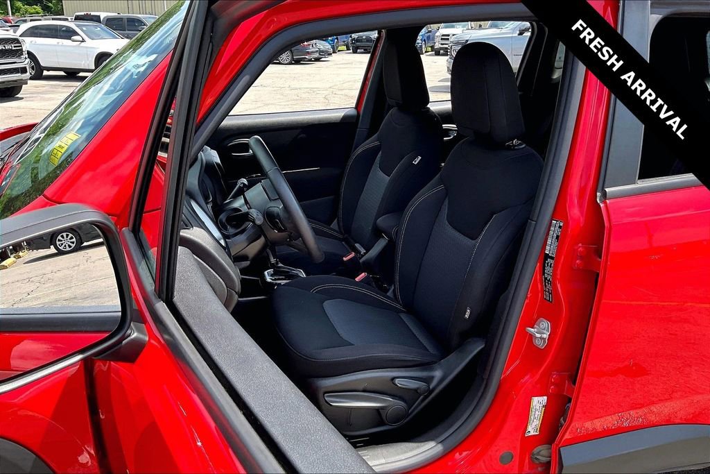 Used 2021 Jeep Renegade Latitude FWD image 20